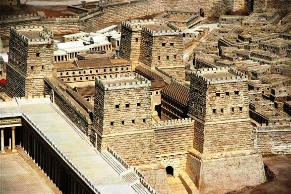 The fortress towers built adjacent to the royal palace. See middle left of map at the top of this page.